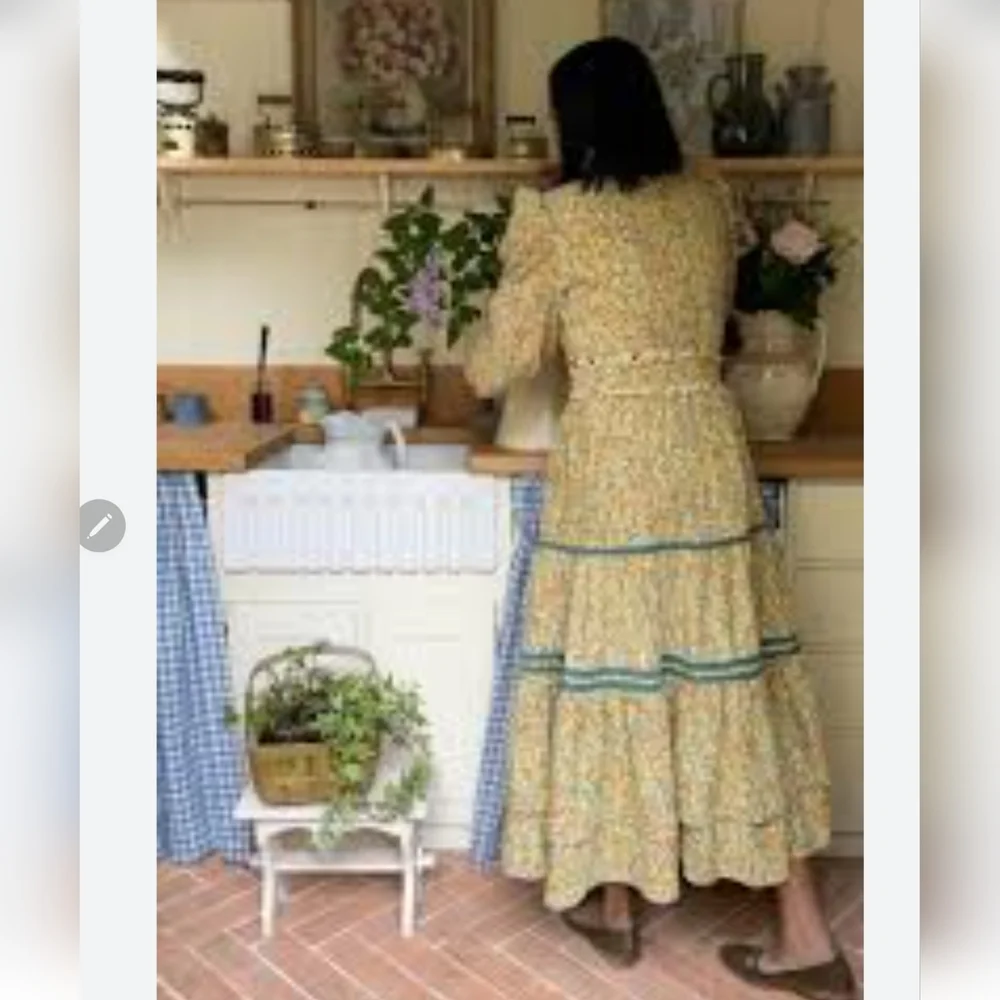 CeliaB Pacific Floral Midi Dress - Picture 4 of 16